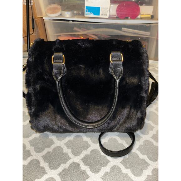 Juicy Coture Lets Get Cozy Satchel - Picture 6 of 6